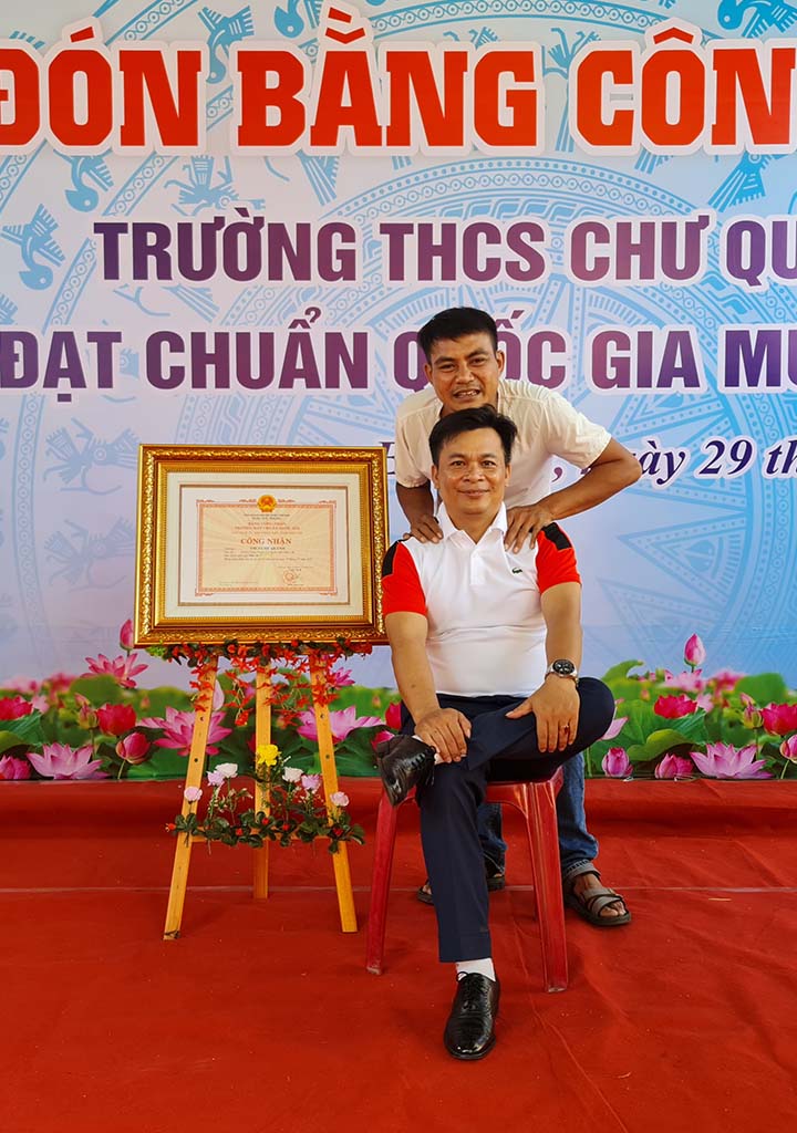 Thay Tuan Va Ban Duc