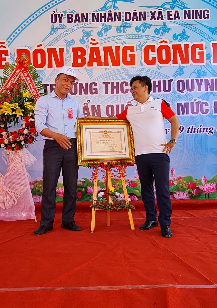 Thay Tuan Va Ban Linh 1