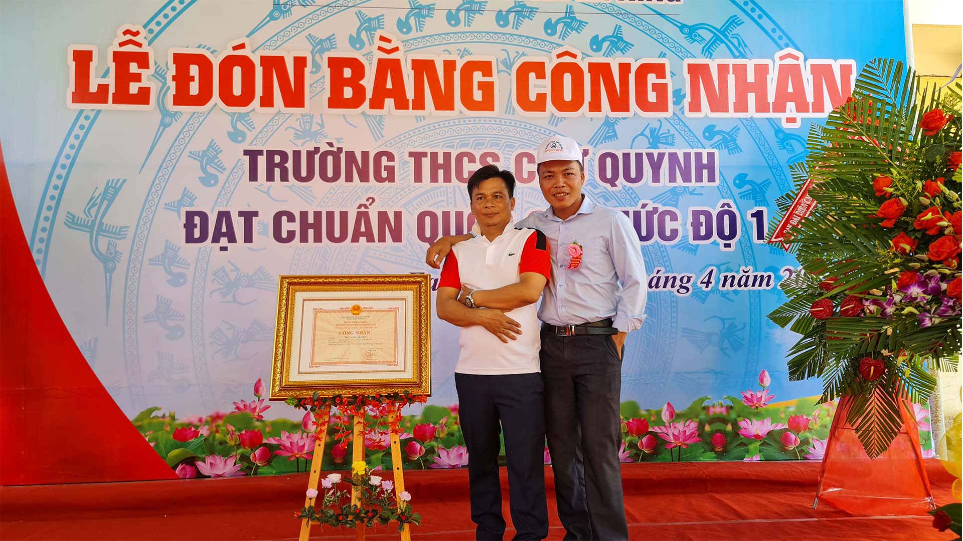 Thay Tuan Va Ban Linh