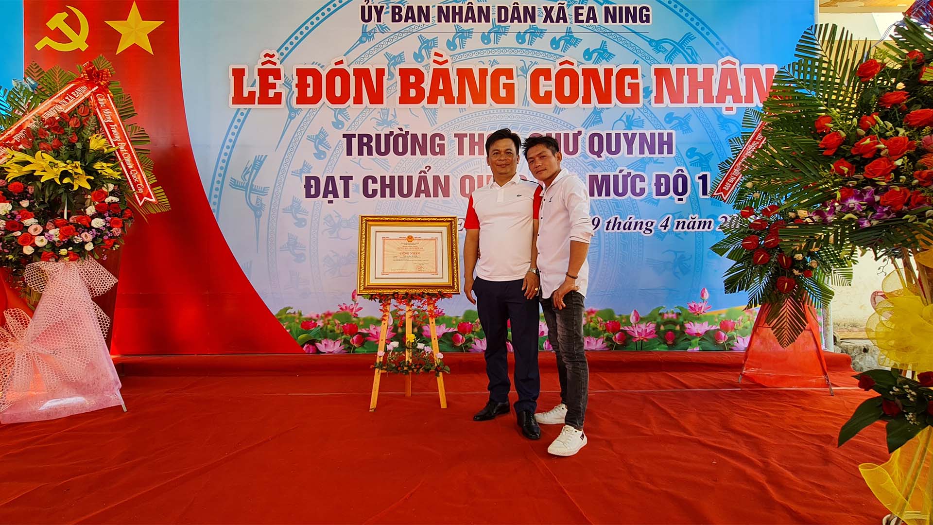 Thay Tuan Va Van Thanh